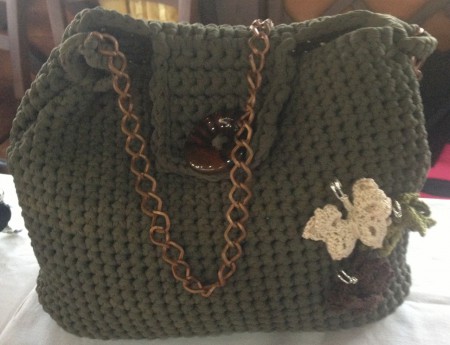 borsa in fettuccia applicazioni spilla crochet in filo - Floriana